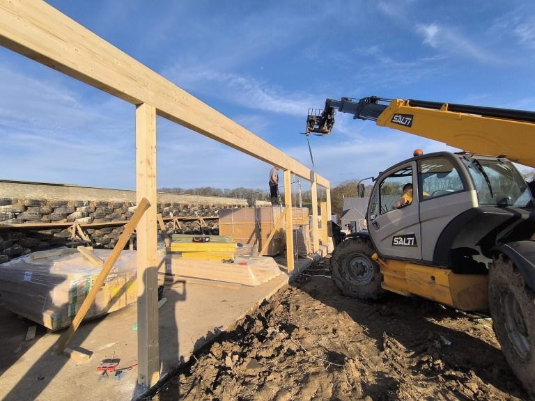 chantier géonefa, montage ossatures bois